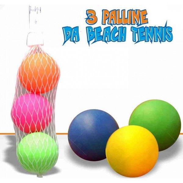 Tre palline da beach tennis in rete