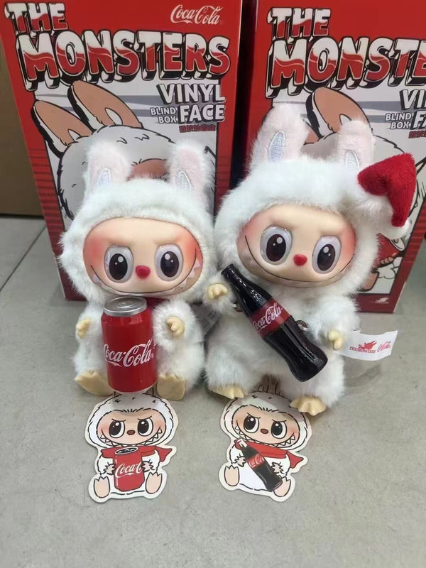 Pupazzo di peluche bianco con accessori a forma di bevanda