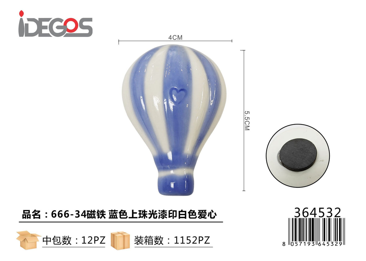 Magnete in ceramica a mongolfiera con cuori bianchi