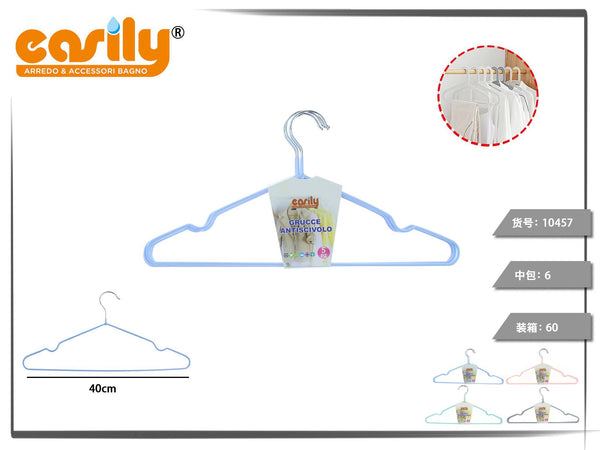 Set di cinque grucce con spalle sagomate