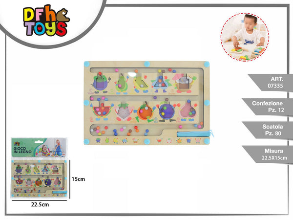 Labirinto in legno con frutta e palline colorate